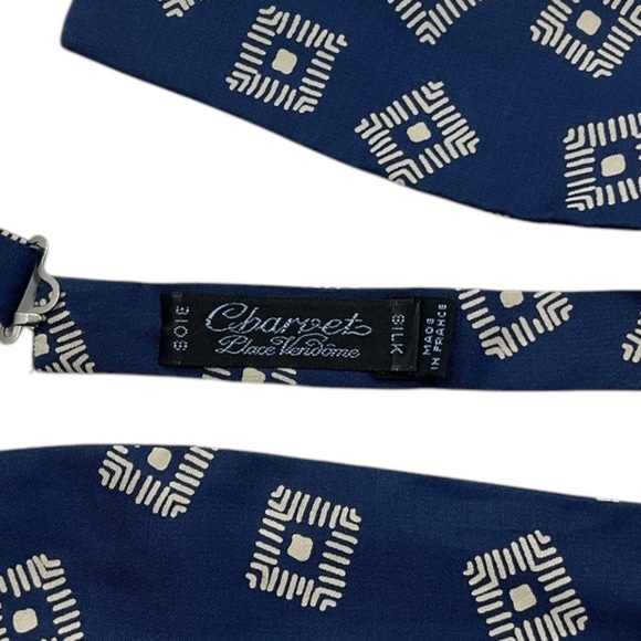 CHARVET Blue/White Geometric Silk LUXURY Self Bow Tie FRANCE - Picture 2 of 2